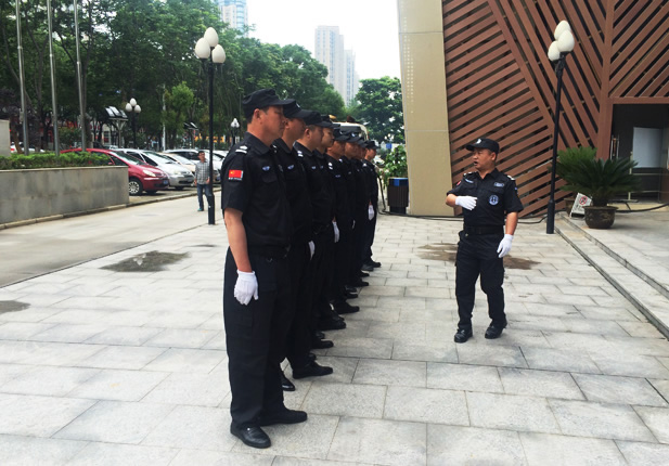 深寶華的專業(yè)服務(wù)為我們廣場的順利運營提供了安全保障